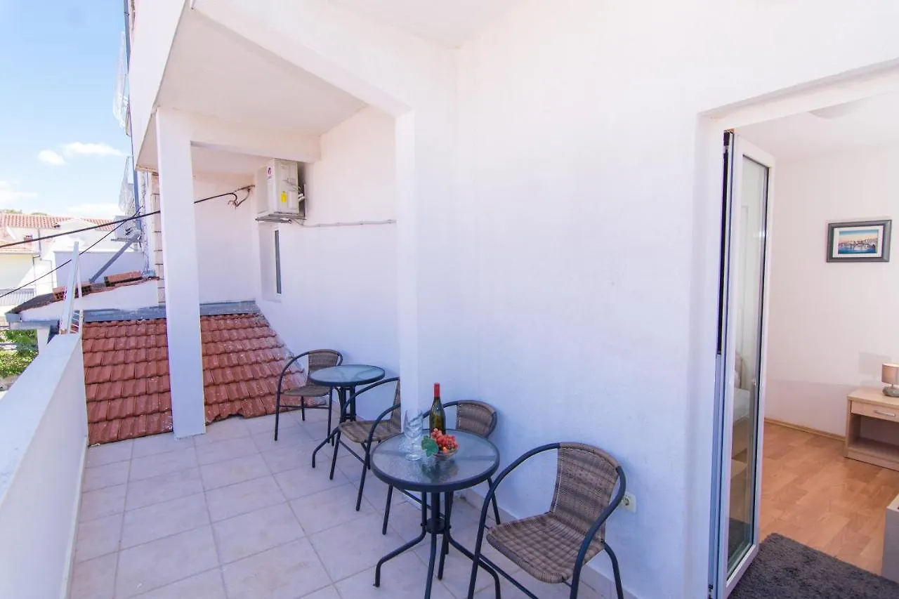 Villa Jadran 2 Trogir 0*,  Croatia