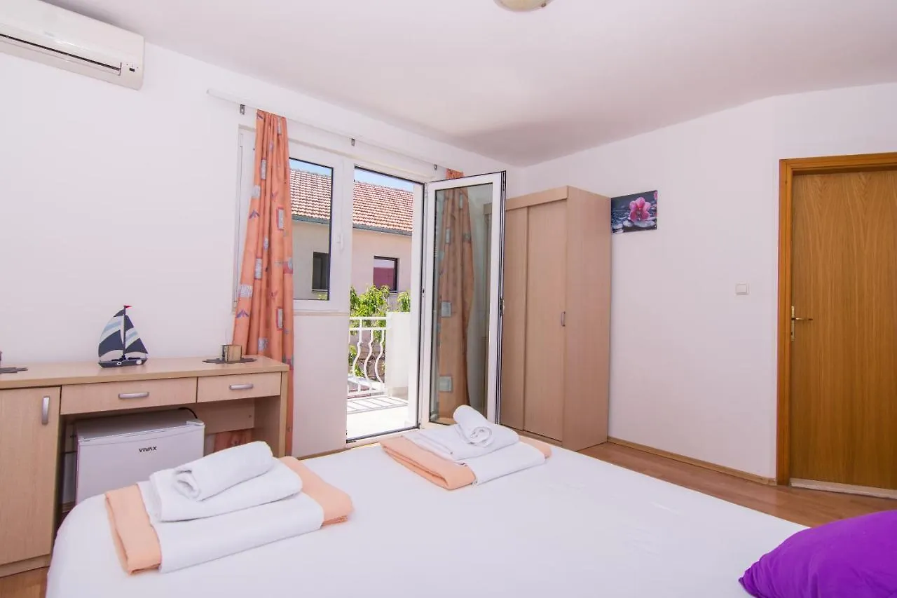 Villa Jadran 2 Trogir 0*,  Croatia